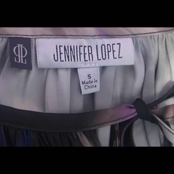 Jennifer Lopez floral top - Picture 2 of 2